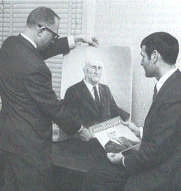 Sandlapper staffers examine a portrait of Gov. Byrnes from the magazine's first cover.